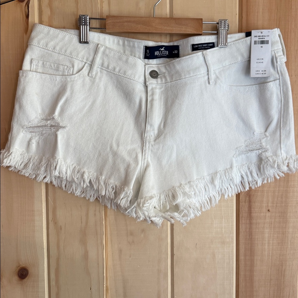 ☀️ Hollister NWT White Distressed Fringe Cut-Off Shorts ☀️